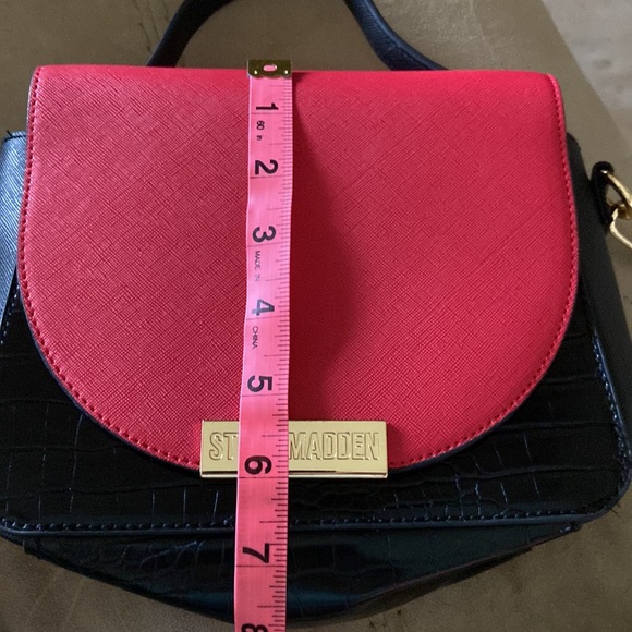 Steve Madden 2Tone Red & Black Crossbody/satchel with removable chain - Picture 8 of 17